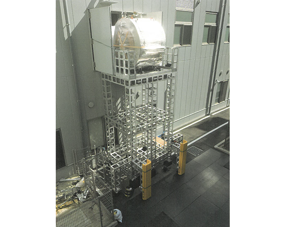 写真：大型医療器MRI装置2階搬入